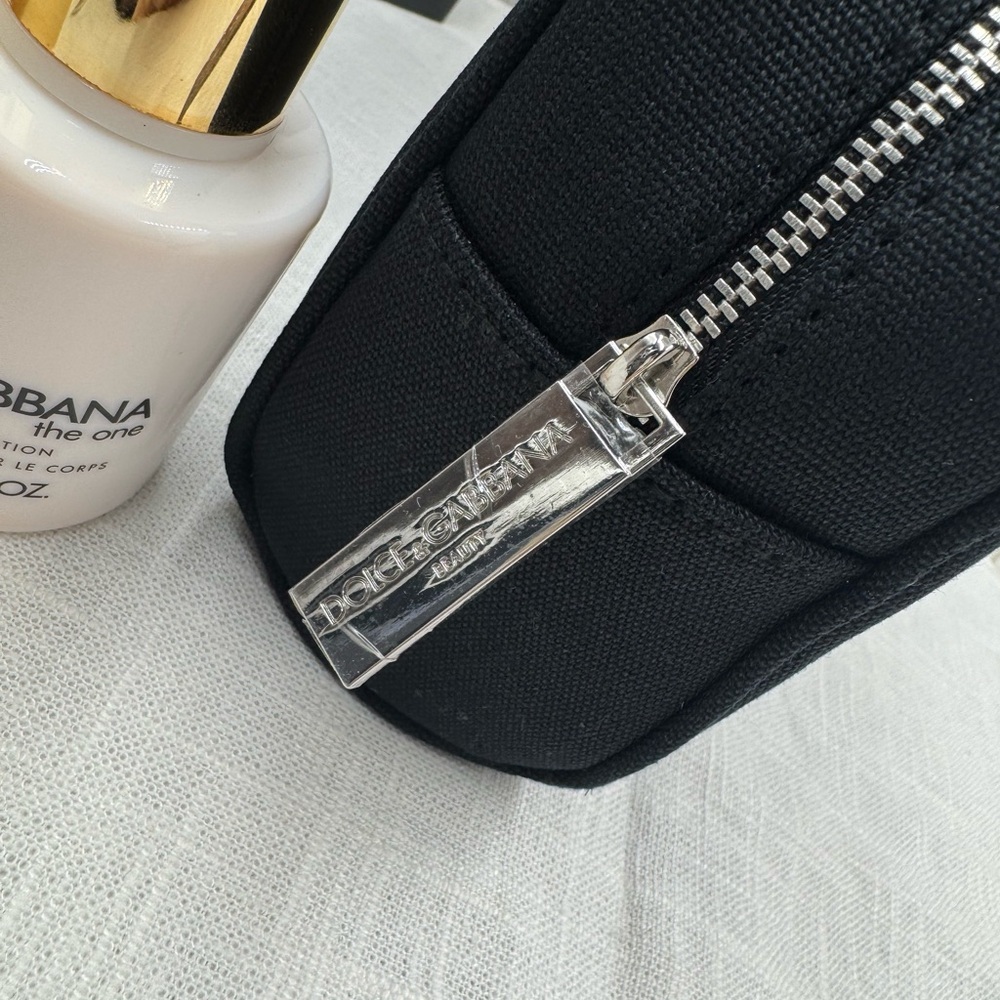 Dolce & Gabbana Make up Bag  and The one Body Lotion - Picture 10 of 13
